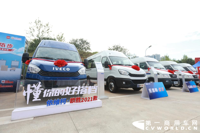 回首2021，南京依维柯始终踔厉奋进，笃行不怠，全年销量劲增18%。其中，依维柯欧胜作为重磅推出的主力车型，一举占据宽体轻客高端市场份额第一；在专业改装方面，依维柯更是凭借强劲的改装实力，荣获中国房车改装第一品牌头衔，可谓是交出了一份耀眼的答卷。