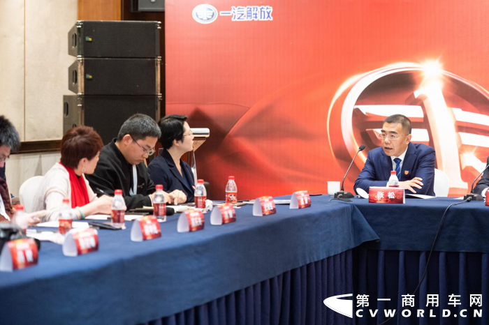 近日，一汽解放2022商务年会在长春隆重召开，面对2022年市场需求总量回落、友商加速产品迭代等挑战，一汽解放精准洞察市场、抢抓行业机遇，再启高质量发展新航程。