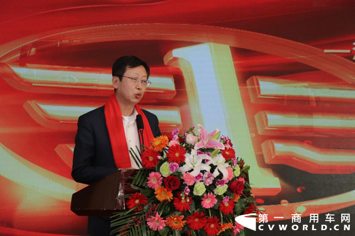 2022开年，一汽解放便携力度空前的“4+6+6”“4项国六关怀”“6重购车豪”以及“6大尊享权益”惠及千家万户，为卡友们送上新春钜惠，多重购车、金融、服务政策一站式解决卡友的用车难题，让解放用户轻松购车、养车、新年财运亨通。