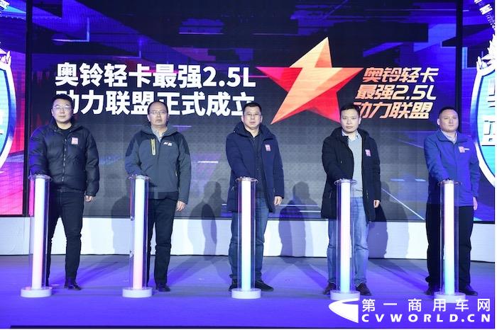 蓝牌新规重磅落地，轻卡行业正式步入新蓝牌时代。枪声已响，谁将会成为轻卡行业最终赢家？站在行业巅峰之位的中国奥铃，如何换道新蓝牌赛道并持续领跑？