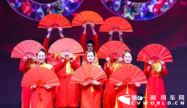 2022年1月16日，以“携手逐梦兴盛世 同心起航贺新春”为主题的一汽解放蚌埠地区2022新春大拜年活动在“湖上升明月”古民居博览园隆重召开。在全体员工的精心布置下，整个会场华灯璀璨，彩旗飘扬，可谓年味儿十足，喜气洋洋！