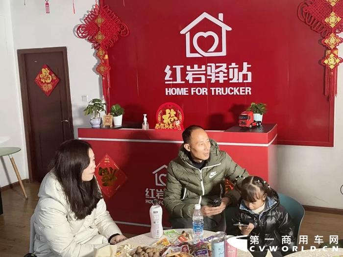 据统计，我国现有1800万货车司机，公路货运业平均每天在途货运量达到8400余万吨，平均每吨货物运输180公里，服务4.3亿个家庭，承载了中国约75%的货运量。