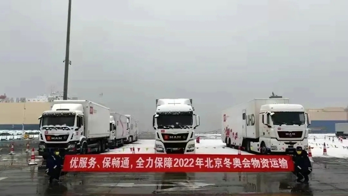 火场救援，消防员的“坚实后盾”；昼夜驰行，运输人的“长途陪伴”。这些只是多面雄狮曼恩的零星侧影。在冰雪包裹大地的年度时刻，也从来都少不了曼恩的身影。