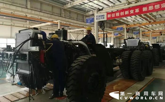 瑞雪迎春，起势冲锋，徐州制造基地已是一片昂扬澎湃。就在此刻，就在眼前，每一个徐汽人的拼搏无畏汇聚出2022的奔涌奋进的洪流。