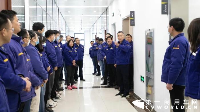 瑞雪迎春，起势冲锋，徐州制造基地已是一片昂扬澎湃。就在此刻，就在眼前，每一个徐汽人的拼搏无畏汇聚出2022的奔涌奋进的洪流。