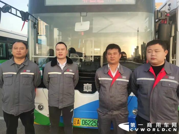 春运正式开启的那一刻，中车电动进入“全力奋战”模式，140多名售后服务人员分布在全国各地，为车辆安全运行保驾护航。近期，又为旅客顺利“返程”坚守一线。