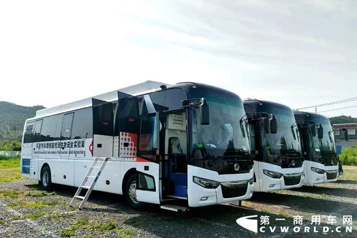 2022虎年春节前夕，中通P2+实验室核酸检测车在四川、甘肃、吉林、山东等地，再次实现批量交付，助力各地疫情防控，守护健康虎年。