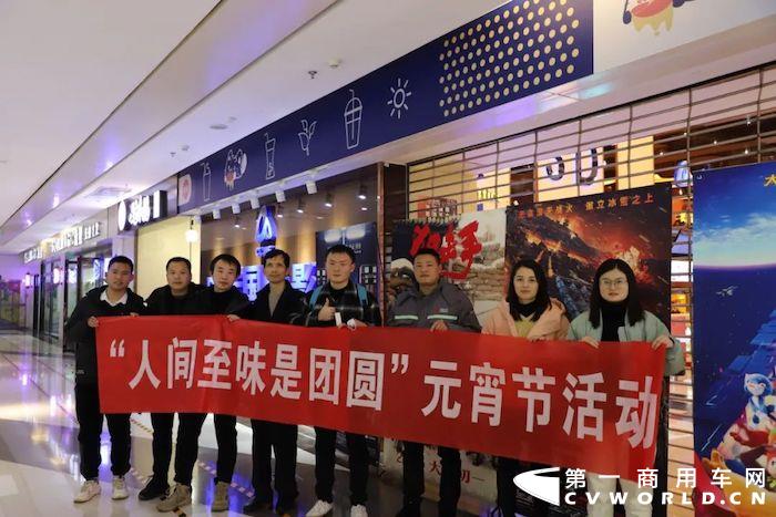 正月十五闹元宵，月圆人圆诸事皆圆，还记得儿时元宵节是什么样的吗？吃元宵，逛庙会，猜灯谜，放烟花……同样的开心，不一样的热闹，超“虎”你的想象！