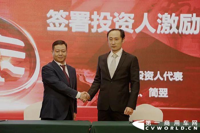 2022年2月18日，一汽解放党委副书记、工会主席张国华，一汽解放汽车销售有限公司副总经理张岩，一汽解放发动机事业部销售部部长李前阳，青岛营销服务部综合部副部长刘毅一行在河南商代处经理张思军，青岛商代处经理李永涛等战区营销将士的陪同下来到河南商丘，共同出席商丘区域的解放大拜年活动，并参加了中原战区启动仪式。