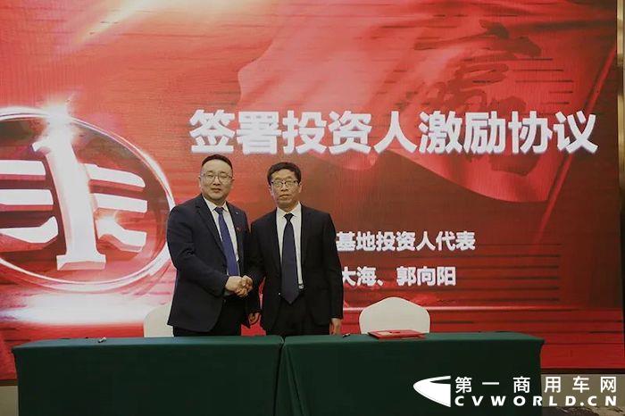 2022年2月18日，一汽解放党委副书记、工会主席张国华，一汽解放汽车销售有限公司副总经理张岩，一汽解放发动机事业部销售部部长李前阳，青岛营销服务部综合部副部长刘毅一行在河南商代处经理张思军，青岛商代处经理李永涛等战区营销将士的陪同下来到河南商丘，共同出席商丘区域的解放大拜年活动，并参加了中原战区启动仪式。