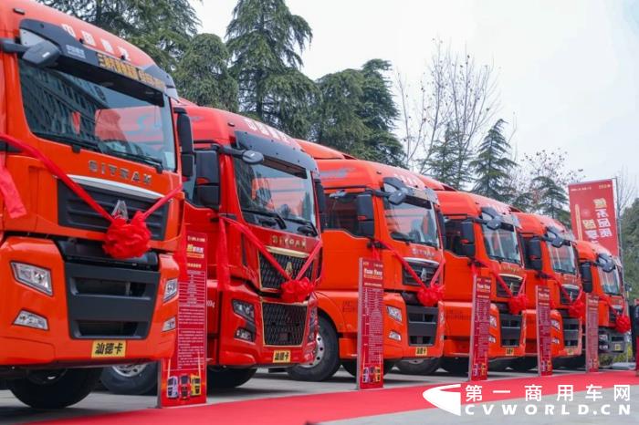 汕德卡国六AMT牵引车.jpg