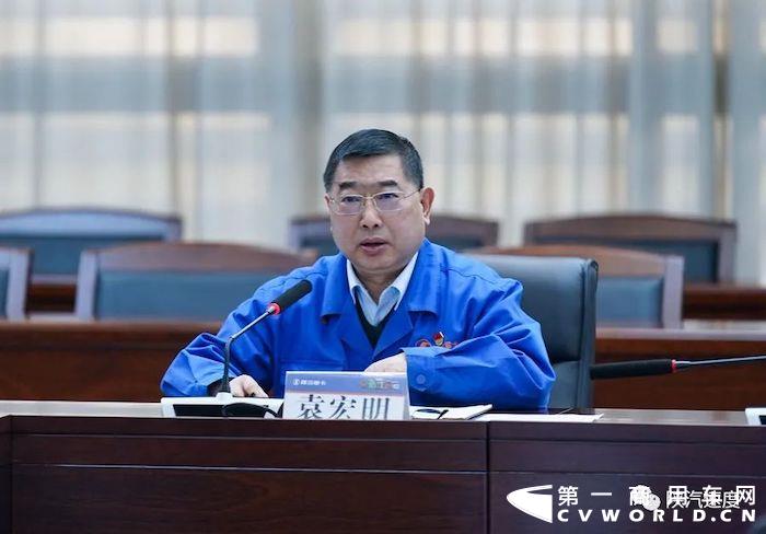 2月27日，陕重汽销售公司召开虎啸行动之大干红三月营销动员会，明确三月份1.5万辆销售计划、工作部署及奖惩激励政策。陕汽控股党委书记、董事长袁宏明做营销动员，各驻外办事处通过视频参会。