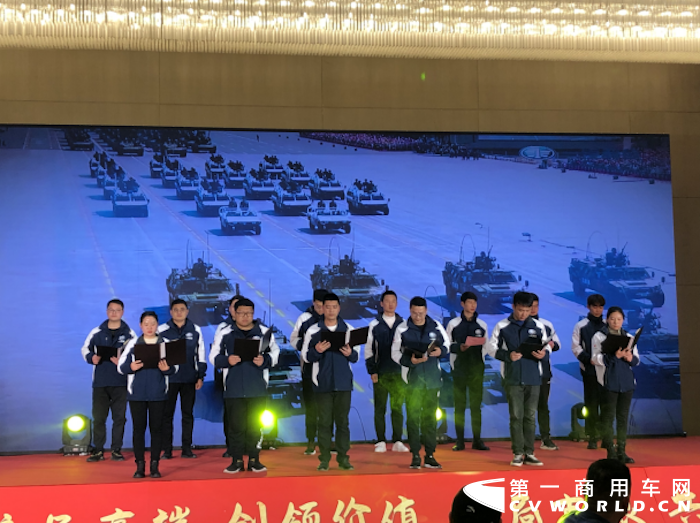 2月28日，一汽解放江苏战区2022年大拜年活动——徐州站成功举办。一汽解放汽车销售有限公司江苏商代处经理王念东先生、一汽解放汽车销售有限公司江苏商代处大客户兼自卸品系经理朱文成先生、一汽解放汽车销售有限公司江苏商代处牵引品系经理袁泽先生、徐州朗驰汽车销售服务有限公司总经理李峰先生及徐州朗驰新老用户朋友合计120余人出席本次活动。