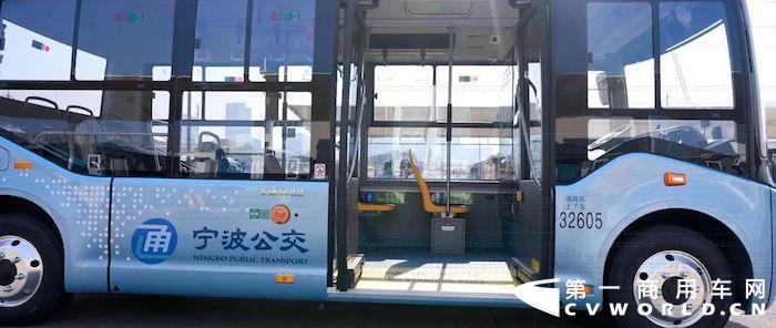 宇通E6S微循环小巴兼具超级灵活、超高颜值、超享舒适、超强安全、超省运维的“五超”品质，一经推出就迎来无数瞩目。被人称为“蓝精灵”的它，究竟有怎样的魅力？接下来，让我们一起走近它。