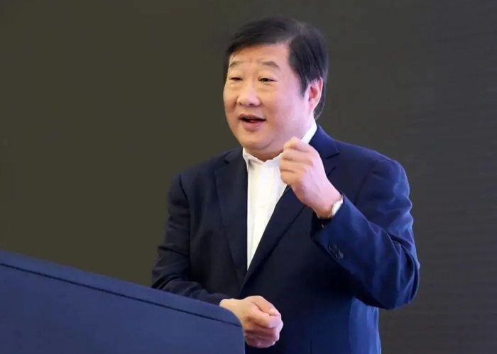 濒临破产的“游艇界劳斯莱斯”，被一个造柴油机的山东男人救活了17.png