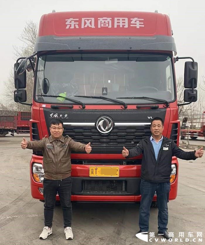 【第一商用车网 原创】东风车是如何走进麟嘉货运，又是怎么受到公司老板和司机的认可，近日，第一商用车网小编采访了麟嘉货运总经理崔志峰，听一听背后的故事。
