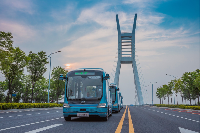 2022年3月28日晚，宇通客车发布2021年社会责任报告，这是其连续第13年发布社会责任报告，对宇通2021年度在企业经营、践行社会责任和可持续发展战略，助力“美好生活”及“和谐社会”建设等方面的努力和成绩进行了全面梳理与总结，再度彰显了宇通作为客车行业龙头企业“为美好出行”的初心不忘，以及一以贯之践行“壮大民族产业，做优秀企业公民”的使命追求。