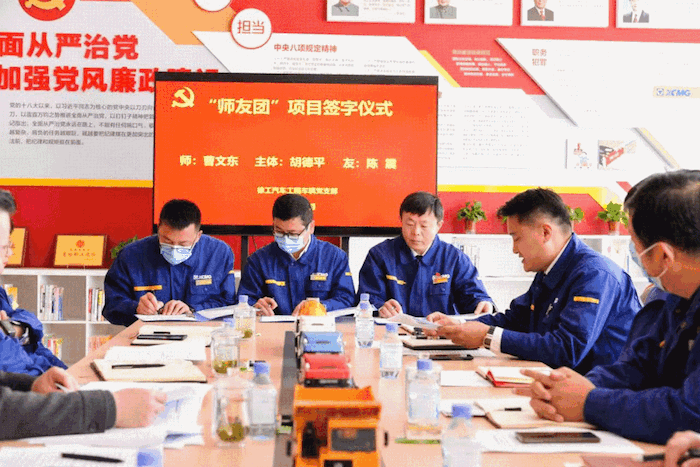 突破行业瓶颈，百吨之王重磅登场；产学研用共建，行业领袖谋画蓝图。徐工百吨级非公路宽体自卸车XG110荣耀发布，拓展矿山运输的想象力边界！