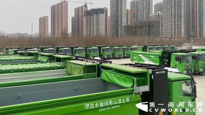 绿色卫士列阵待发，引擎轰鸣吹响号角，东垣古城遗址环境整治项目开工仪式，徐工漢風E7换电渣土车重磅登场。