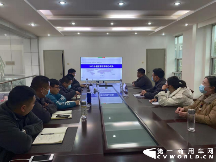 疫情反复、法规升级、需求波动...挑战层出不穷，竞争愈演愈烈，渠道销售人员拜访客户困难较大、渠道新增购车意向信息量相对较少，是现阶段摆在大家眼前的问题。在商用车市场低迷的大环境下，怎样才能在经历各项“大考”后，还能交出满意的销量答卷呢？