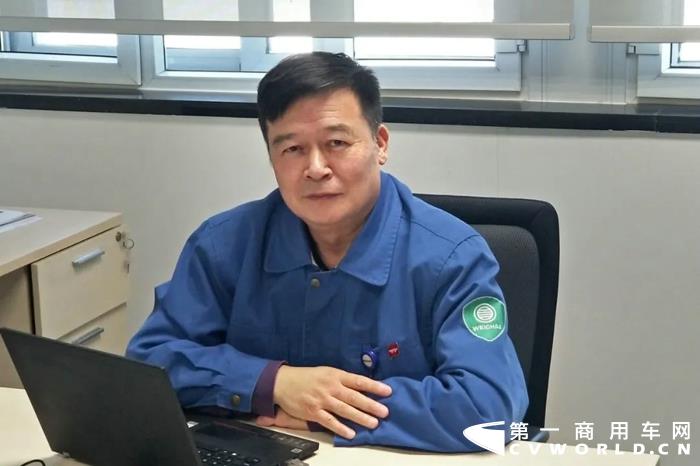 李勤.jpg