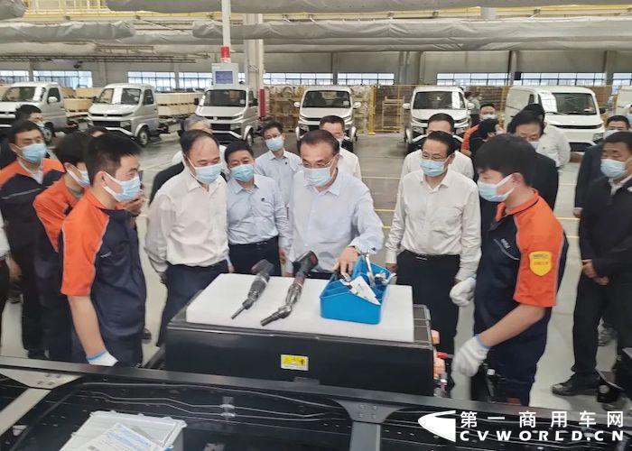 2022年4月12日，国务院总理李克强考察了吉利新能源商用车上饶低碳数智工厂。他强调发展新能源有利于能源多元化、提升能源保障能力，勉励吉利要推出更多质量高、安全性强、市场需要的新产品。他为吉利为卡车司机打造“移动的家”点赞，祝愿远程汽车越走越远，越走越稳，越走越好。
