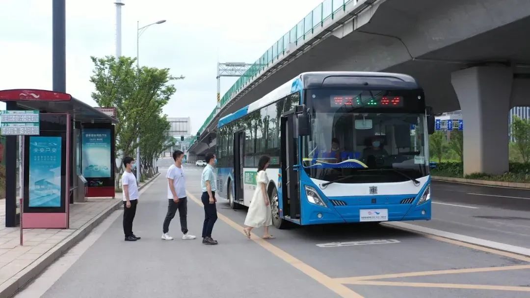 随着5G技术的融合应用，以电动化为基础，以智能化、网联化发展为大趋势的自动驾驶技术逐渐成为战略性新兴产业的重要组成部分。