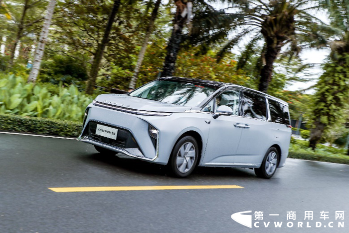 近期，全球首款全尺寸豪华智能纯电MPV上汽大通MAXUS MIFA 9首发款面向全国用户开放锁单通道。