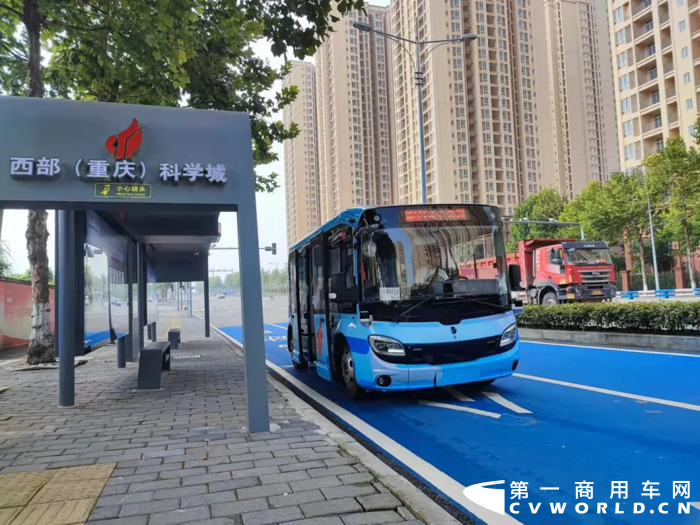 【第一商用车网 原创】2022年4月份，新冠疫情持续反弹，全国多地投入到抗疫“大潮”中。原材料短缺，制造业人力、物力资源匮乏、物流受阻等因素，对新能源客车市场产生了不小的影响。不过，在艰难的大环境下，各客车企业在品牌营销方面却展现出了各自的特色。