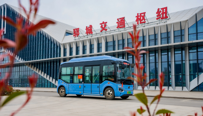近年来，随着我国老龄化问题的日益严重，公共交通如何更好地满足老年人的出行需求，越来越受到全社会的关注，如何切实解决老年人使用科技受阻，出行困难，是当下保障民生，促进社会和谐的重要课题。