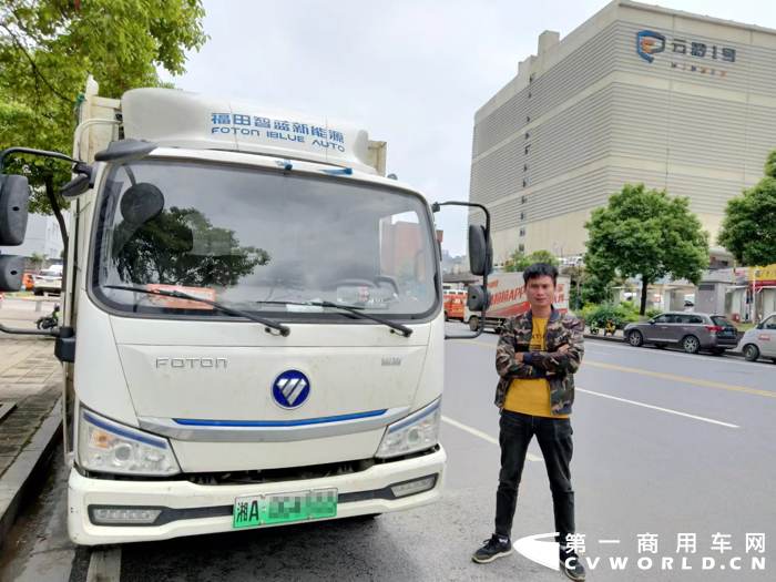 智蓝轻卡3.png