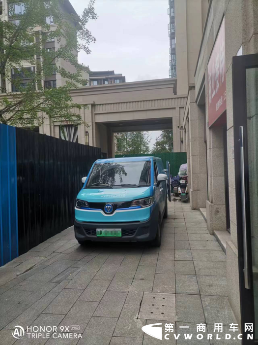 智蓝精灵出战！24小时保供成都封控区物资配送3.png