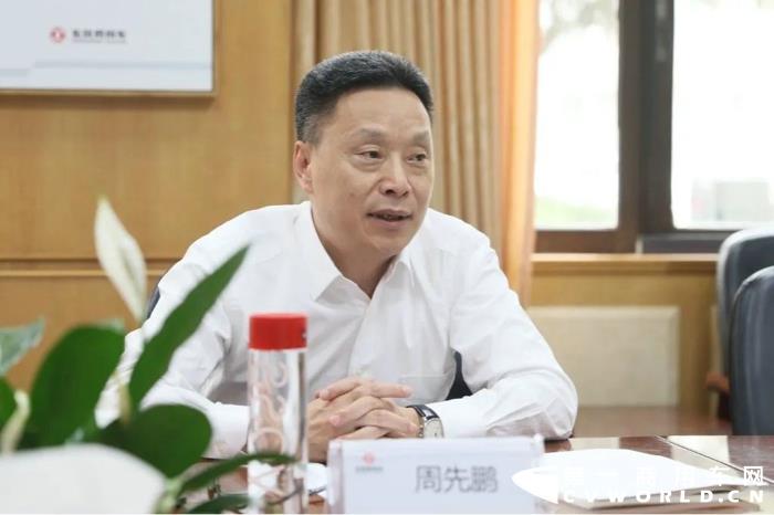 6月9日，东风商用车有限公司召开干部会议。东风汽车集团有限公司总经理助理、东风商用车董事长、党委书记周先鹏，东风公司党委组织部部长郑红艺，东风商用车领导班子成员、总经理助理、纪检监察部门负责人、公司所属单位纪委书记等参加会议。东风商用车总经理王玮主持会议。
