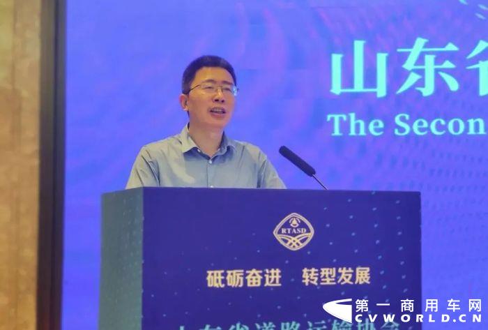 仲夏时节，万物丰茂，奋斗当时。2022年6月10日，山东省道路运输协会四届二次会员代表大会在济南召开。作为大会的重磅环节，“齐鲁出行”定制客运网络平台正式运营启动仪式成功举行。