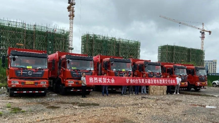 随着东风商用车有限公司，品牌向上战略的号令枪响。全体营销将士，不当坐商、主动出击，紧盯终端，挖掘销量机会，聚力市场突围。