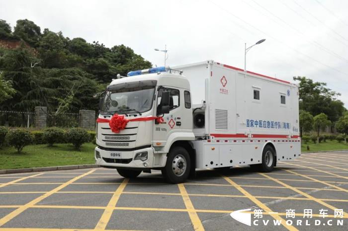 中车“医疗天团”批量交付海南中医院3.jpg