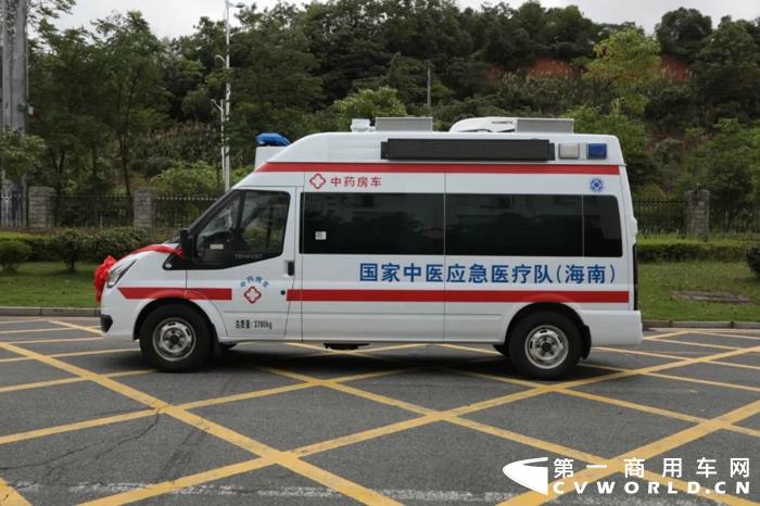 中车“医疗天团”批量交付海南中医院4.jpg
