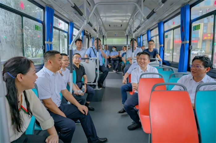 近日，宜昌公交猇亭停保场正式启用同时30辆中车电动“地铁巴士”交付使用。