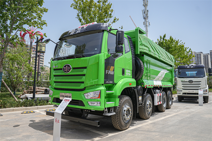 新J6L 自卸车.jpg