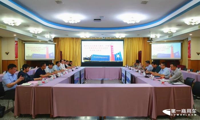 2022年7月6日-8日，北奔重汽总经理、党委副书记王铁生带队赴河北市场走访，重点与河北地区新能源大客户进行交流与座谈，对车辆运营场景进行实地调研，并参观指导新能源4S店运营发展。