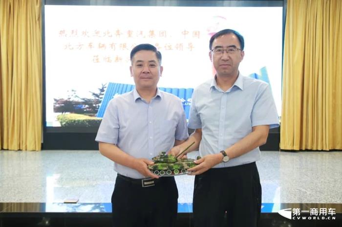 2022年7月6日-8日，北奔重汽总经理、党委副书记王铁生带队赴河北市场走访，重点与河北地区新能源大客户进行交流与座谈，对车辆运营场景进行实地调研，并参观指导新能源4S店运营发展。