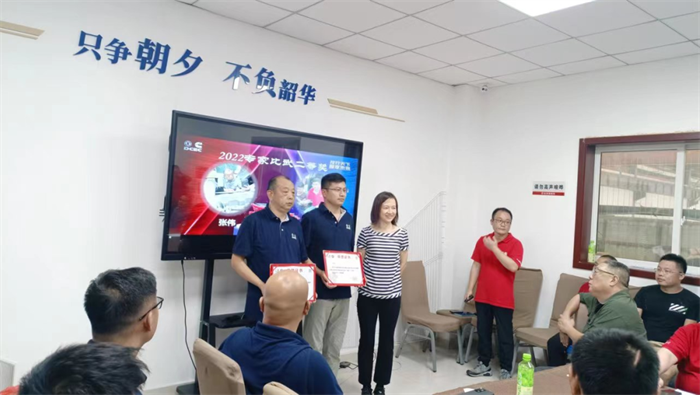 7月14日，东风康明斯35名区域服务专家齐聚四川成都，参加以“技行天下 智享未来”为主题的东风康明斯2022年服务技能比武专家赛。