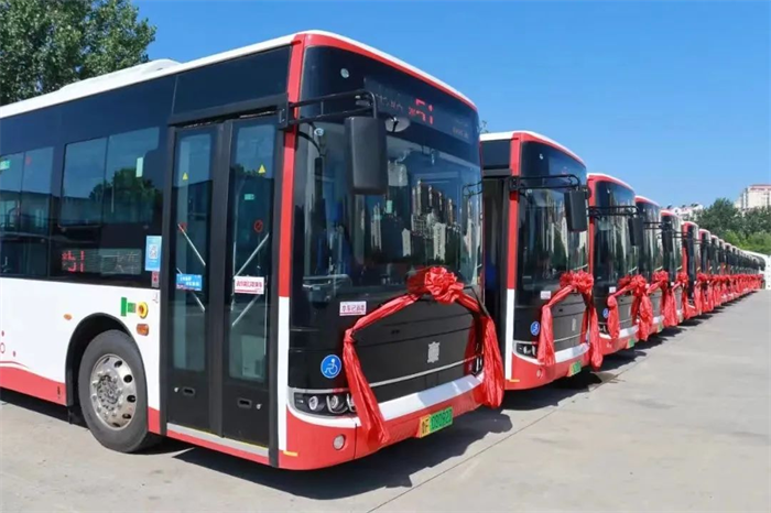 近日，中车电动97台C10成功交付烟台，加码绿色公交新时代。