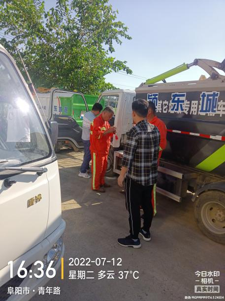 近日，全国多地气温居高不下，部分地区最高气温甚至突破40℃，火炉一般的天气对于户外工作者和长时间、高强度使用的轻卡来说是个较大的考验。为了保障高温天气下的运输安全，江淮1卡全国服务站开展夏日上门送服务，为用户进行全车检查、保养维护，获得了用户的深度认可，夏日炎炎，江淮1卡服务不延迟。