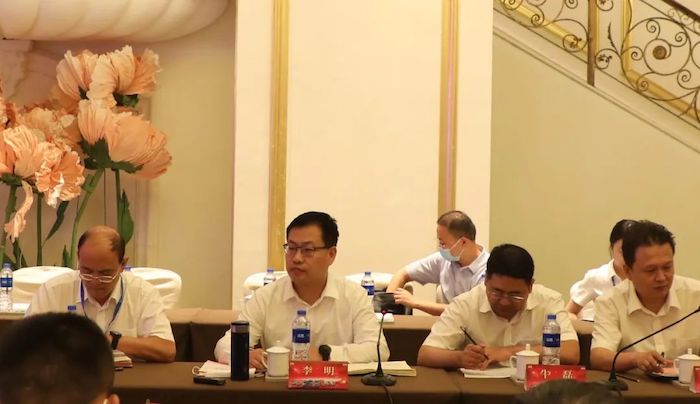 2022年7月18日，以“同舟共济强突围 凝心聚力启新局”为主题的江淮重卡2022年年中商务大会在合肥盛大举办。