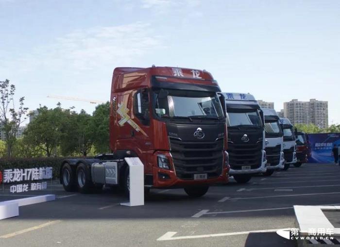 乘龙H7陆航版牵引车.jpg