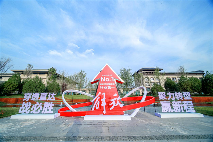 昨日，一汽解放旗下又一款“高大上”产品——鹰途，隆重问世了，鹰途新品不仅向卡友们展示了一个活力、激情的解放，更要以具备竞争力的智能硬件、高价值运营、多元的生态价值赋能用户。