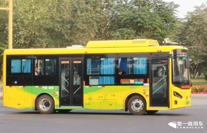 7月29日，“绿色公交畅行 服务师市发展”新疆阿拉尔市新能源公交车交付仪式在当地火车站客运中心举办。