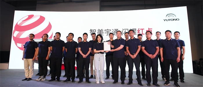 8月5日，2022年中国国际工业设计博览会在武汉国际博览中心盛大开幕。作为客车行业领军企业，宇通客车在本次展会上展示了“小宇2.0”、“宇威”两款产品，并接受“国家级工业设计中心”授牌，这代表着宇通在工业设计方面获得了高度肯定，也标志着宇通在技术创新方面得到了充分认可。
