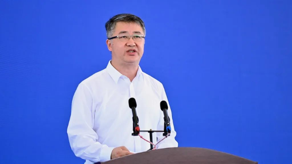 8月12日，2022年三季度湖北省重大项目集中开工活动（十堰分会场）暨2022年8月十堰市重大项目开工动员活动，在东风商用车西坪工业园举行。